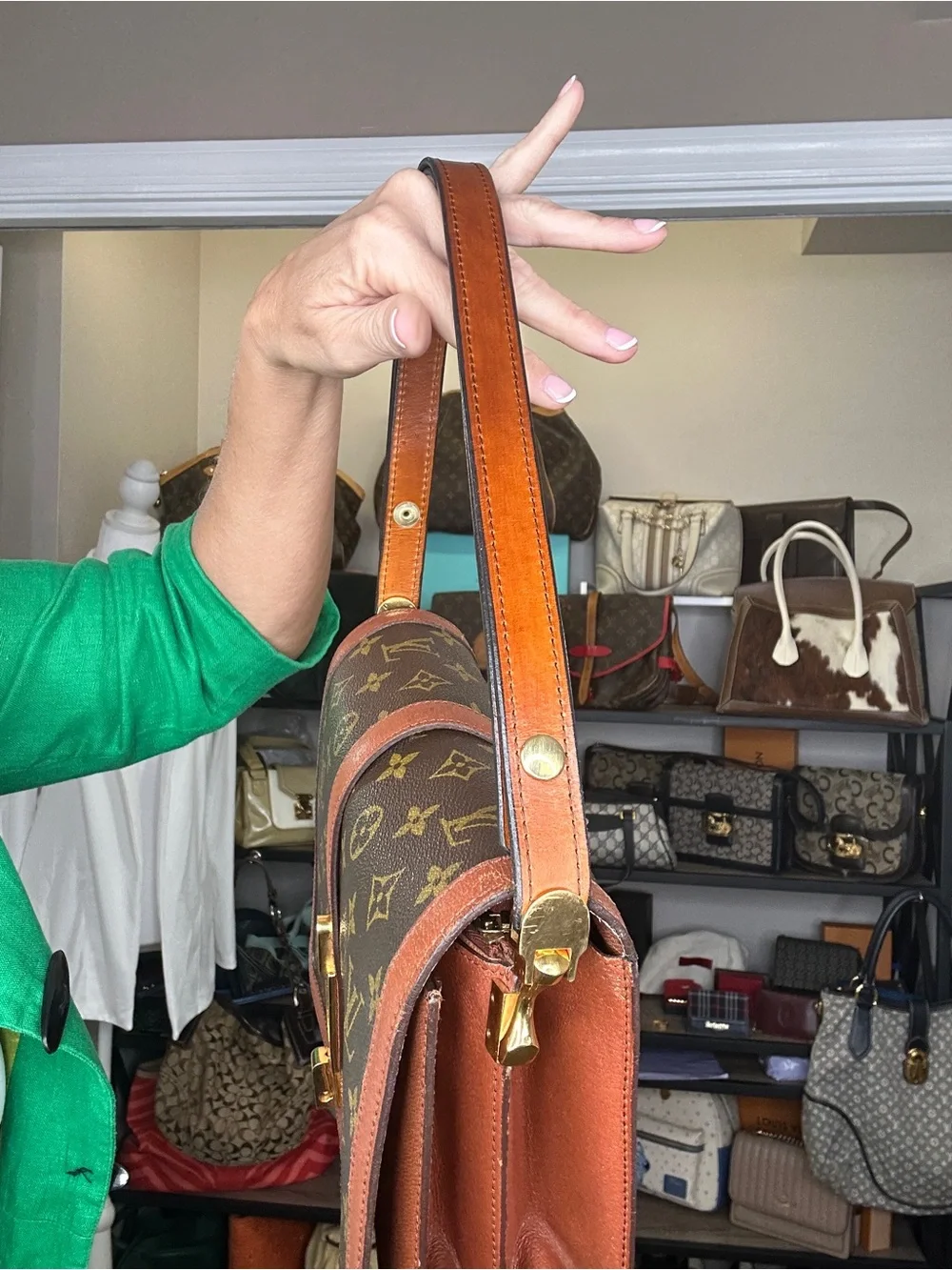 Louis Vuitton Vintage Sac Rond Point Monogram Shoulder Bag | Rare | 2 COAs - Picture 11 of 17